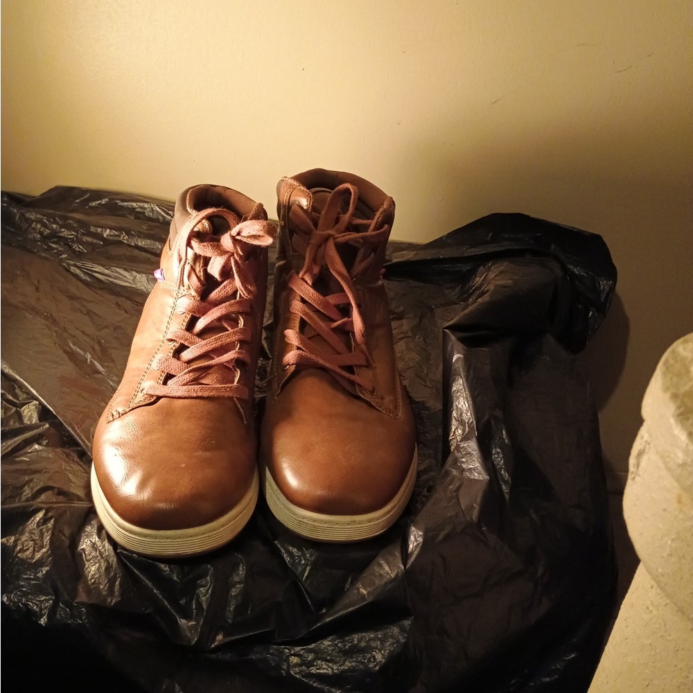 LEVI brown men boots! Like new